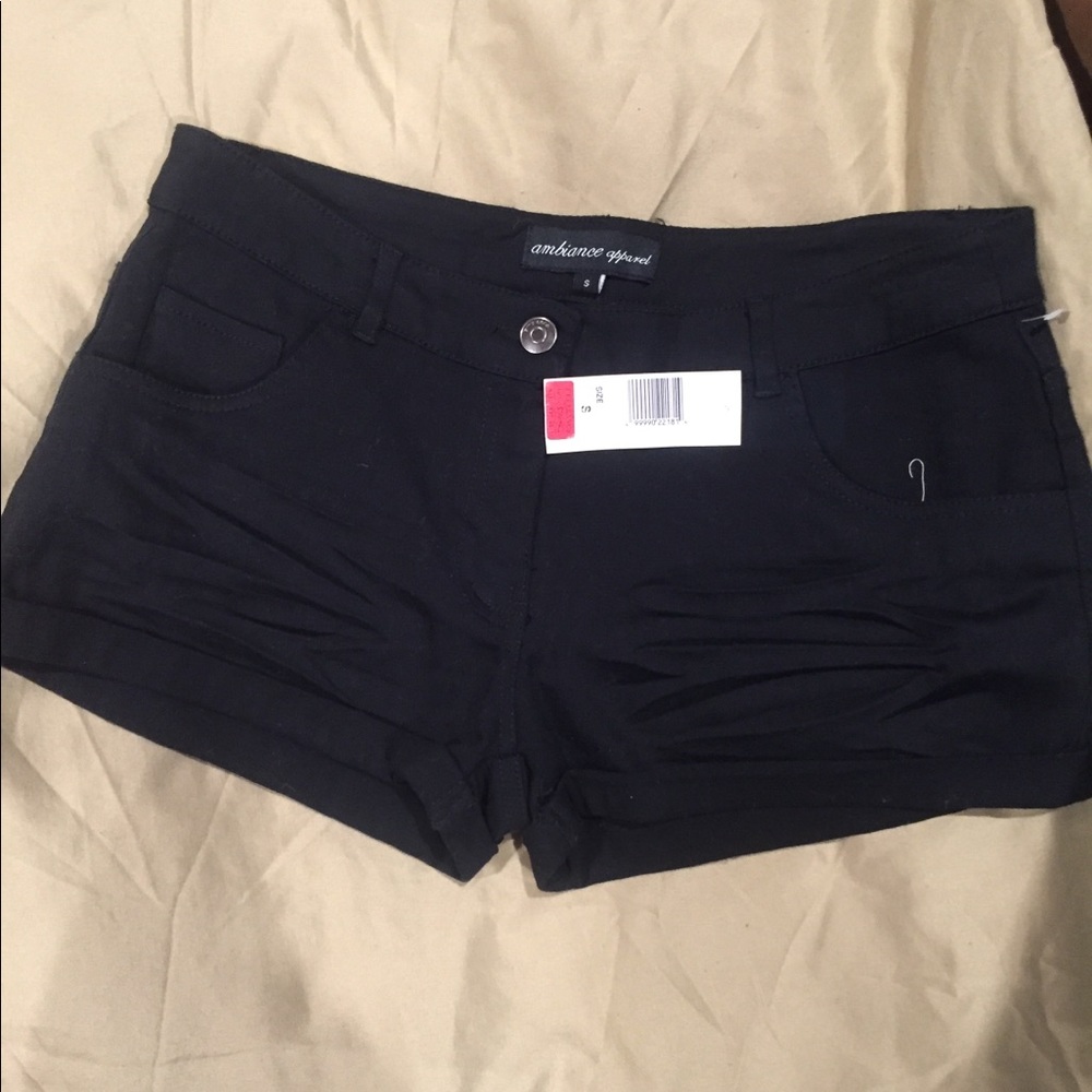 Black short - Picture 2 of 7